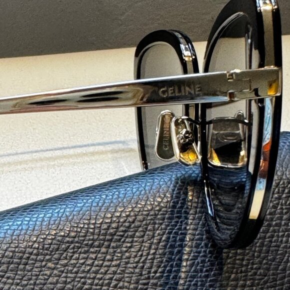 Céline - Metal Frame 22 Sunglasses in Metal and Acetate - Black Gold - Picture 4 of 6